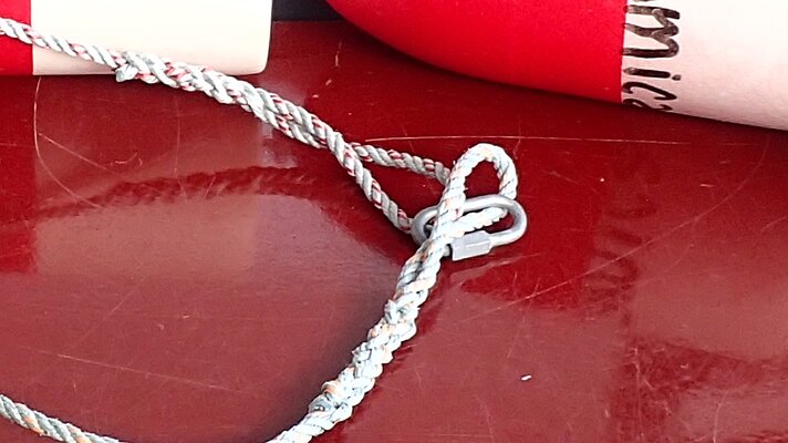 Knots to use when attaching rope to a crab trap harness